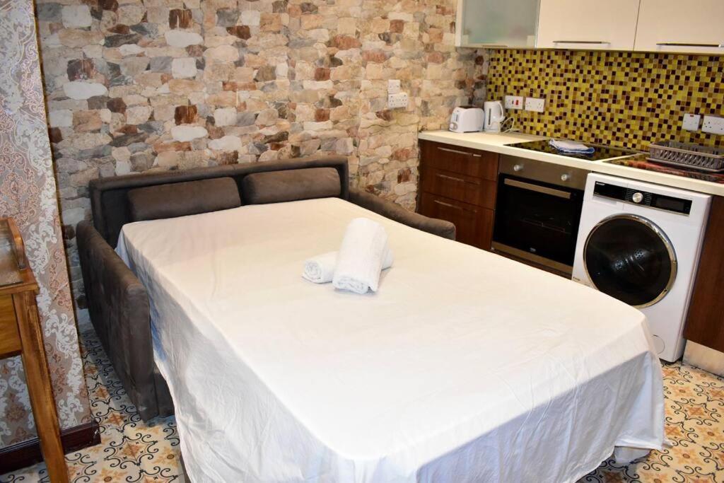 City Centre Pied-A-Terre Near Food Market And Walking Distance To Bus Terminus Валетта Экстерьер фото